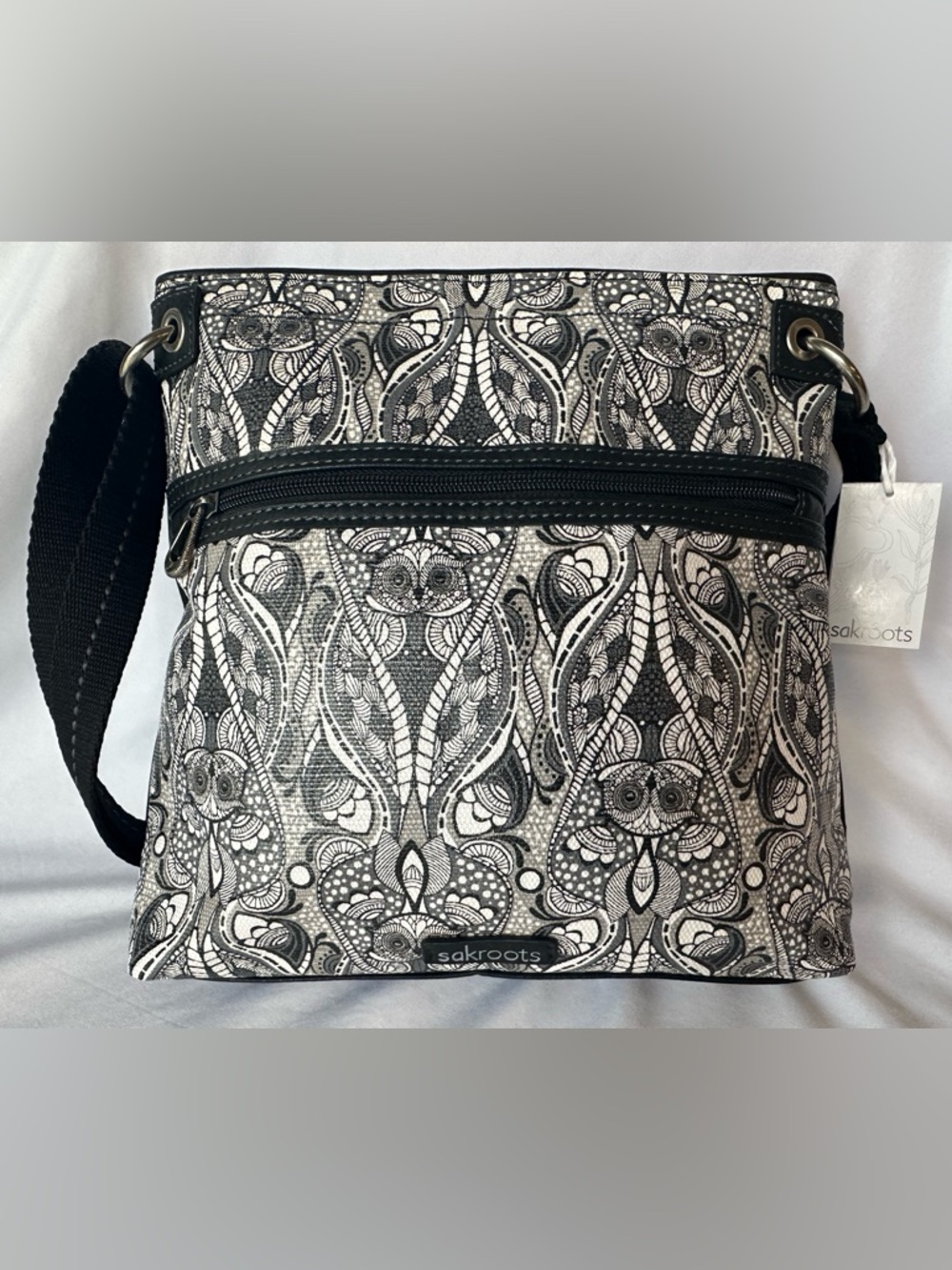 NWT Sakroots Artist Circle Flat Crossbody Black & White Doves Soulful Spirit